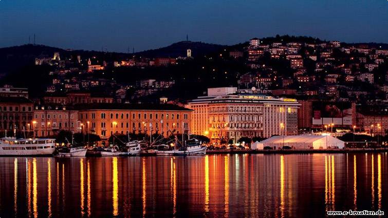 Rijeka bei Nacht