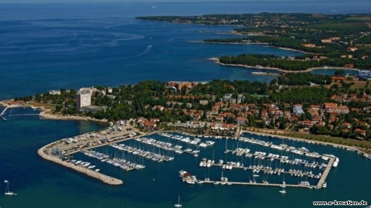 Kroatische Kleinstadt mit Hafen