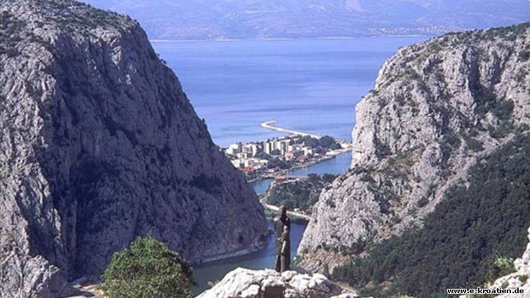 Fluss Cetina in die Adria mündet